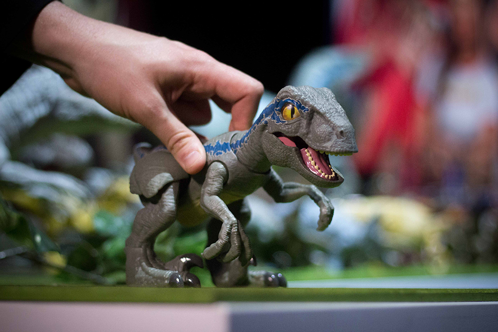jurassic world super colossal velociraptor