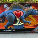 battle damage spinosaurus toy